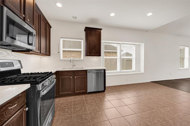 828 Grassy Knoll Trail, La Marque, TX 77568