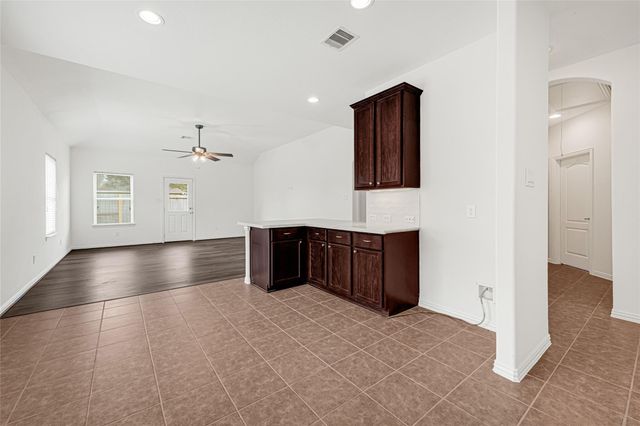 828 Grassy Knoll Trail, La Marque, TX 77568