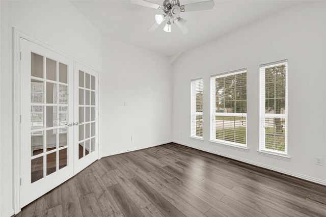 828 Grassy Knoll Trail, La Marque, TX 77568