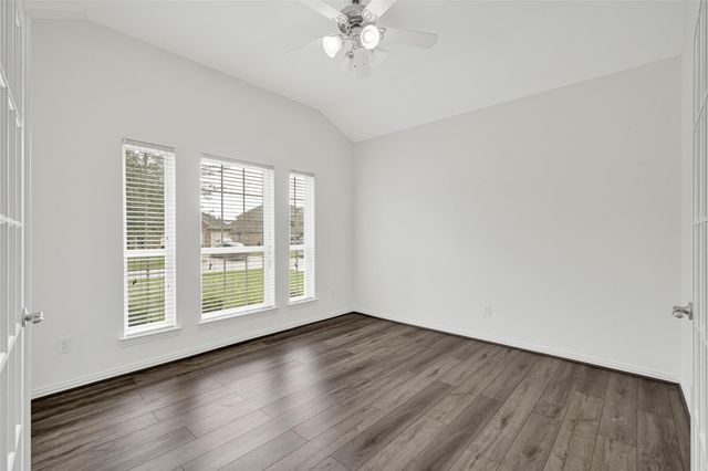 828 Grassy Knoll Trail, La Marque, TX 77568