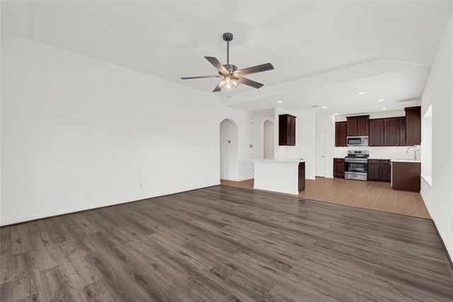 828 Grassy Knoll Trail, La Marque, TX 77568
