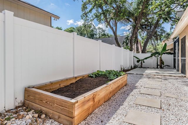 2315 LYNCREST COURT, Valrico, FL 33596