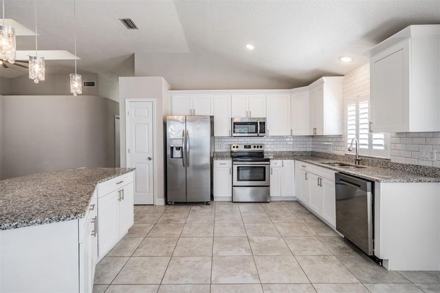 2315 LYNCREST COURT, Valrico, FL 33596