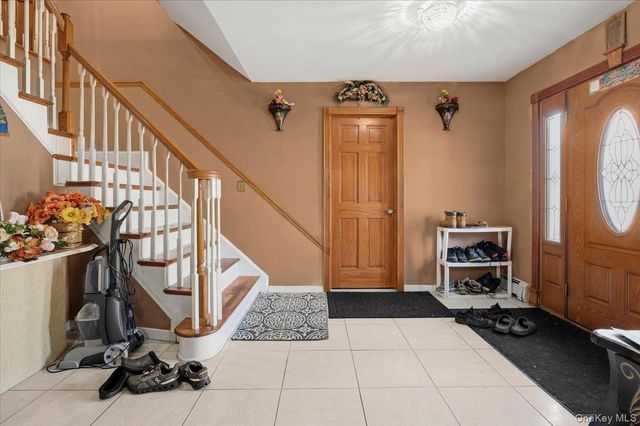 4 Winding Lane, Islandia, NY 11749