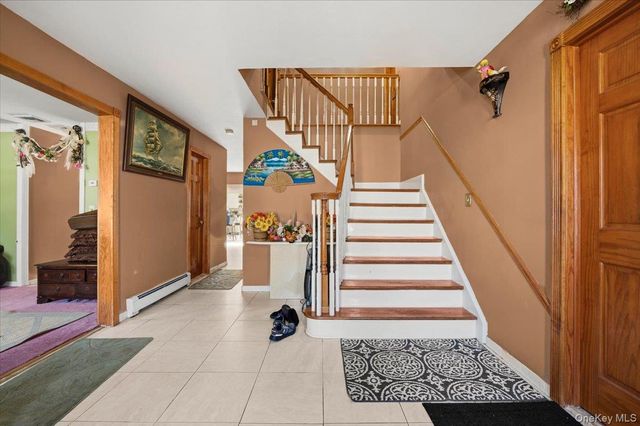 4 Winding Lane, Islandia, NY 11749