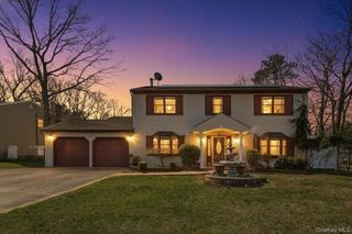 4 Winding Lane, Islandia, NY 11749