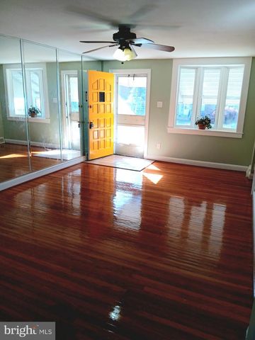 1027 WINDSOR RD, Collingdale, PA 19023