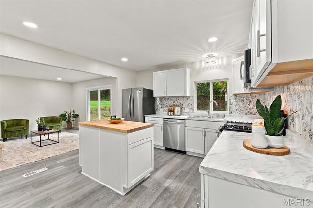 4454 Remus Drive, St Louis, MO 63033