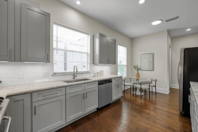 1701 Summer Street, Houston, TX 77007