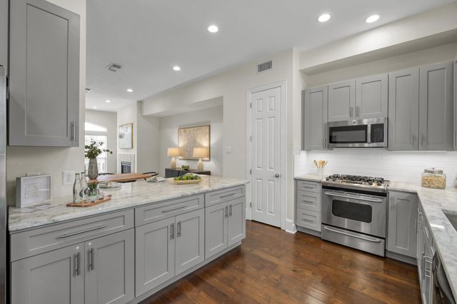 1701 Summer Street, Houston, TX 77007