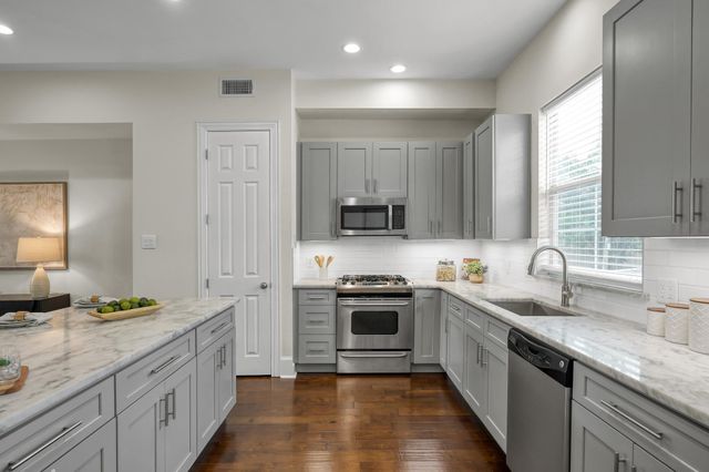 1701 Summer Street, Houston, TX 77007