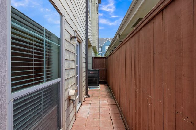 1701 Summer Street, Houston, TX 77007