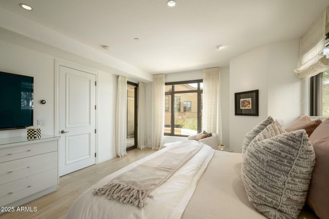 7175 E CAMELBACK Road 301, Scottsdale, AZ 85251