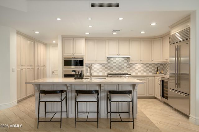 7175 E CAMELBACK Road 301, Scottsdale, AZ 85251