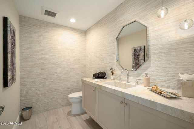 7175 E CAMELBACK Road 301, Scottsdale, AZ 85251