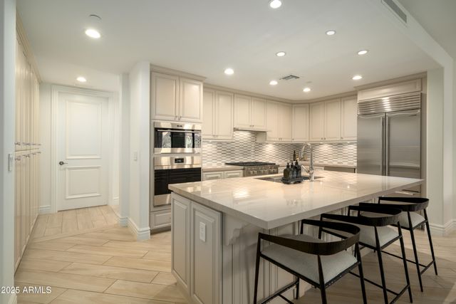 7175 E CAMELBACK Road 301, Scottsdale, AZ 85251