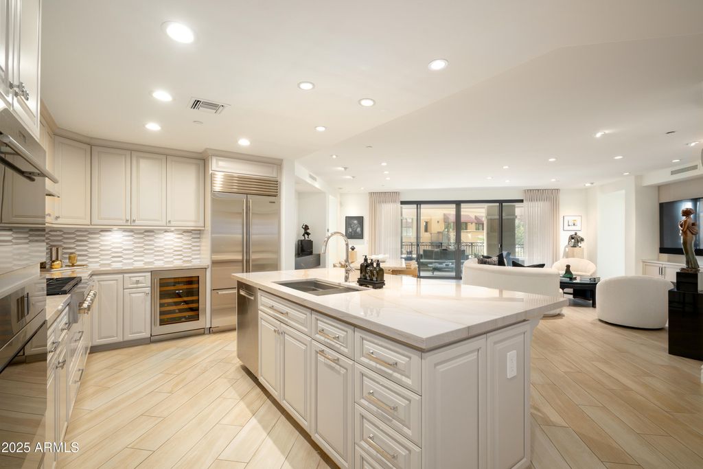 7175 E CAMELBACK Road 301, Scottsdale, AZ 85251