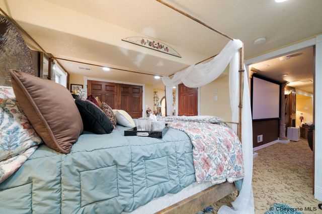 723 NEW BEDFORD DR, Cheyenne, WY 82009