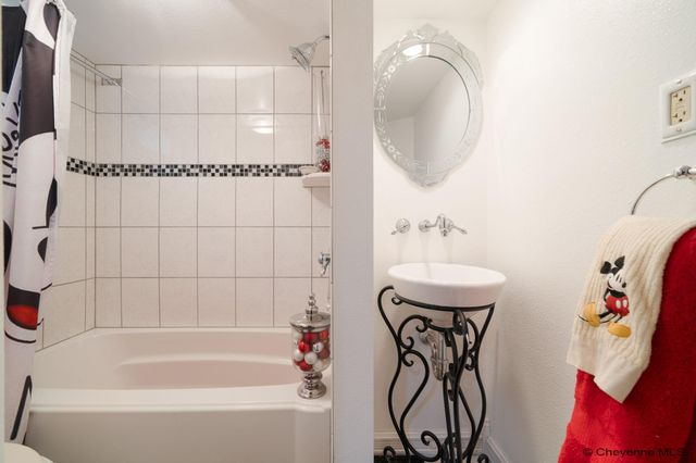 723 NEW BEDFORD DR, Cheyenne, WY 82009