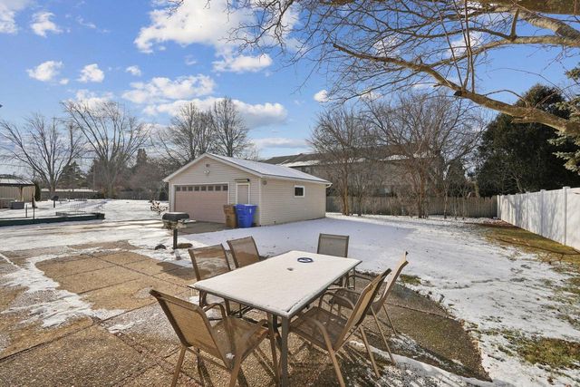 8836 35th AVENUE, Kenosha, WI 53142