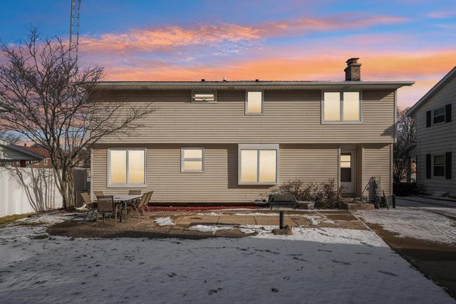 8836 35th AVENUE, Kenosha, WI 53142