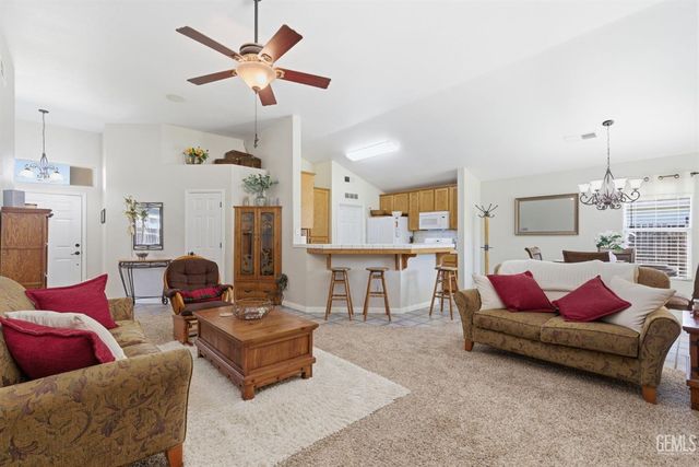317 Calle Lechuga, Bakersfield, CA 93314