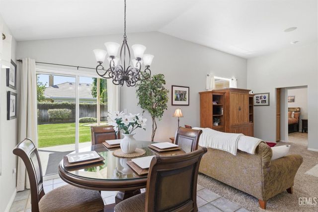 317 Calle Lechuga, Bakersfield, CA 93314