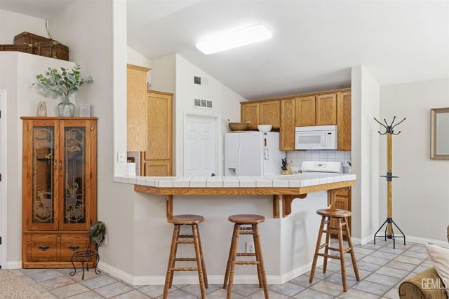 317 Calle Lechuga, Bakersfield, CA 93314
