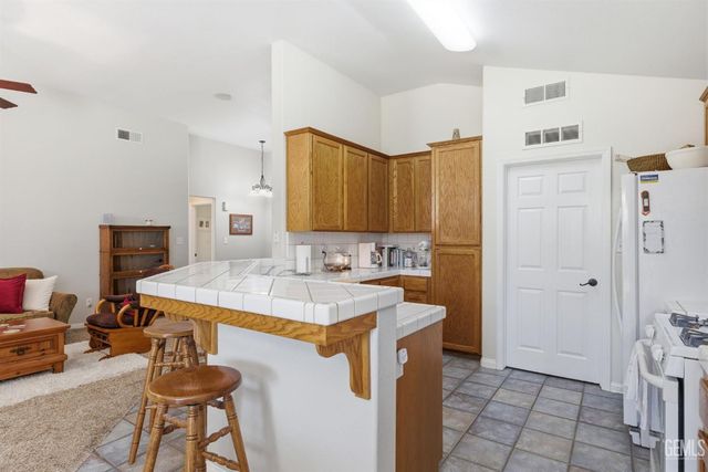 317 Calle Lechuga, Bakersfield, CA 93314