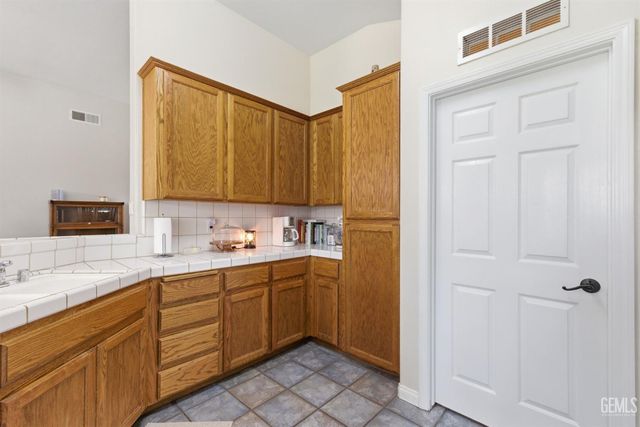 317 Calle Lechuga, Bakersfield, CA 93314