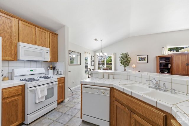 317 Calle Lechuga, Bakersfield, CA 93314
