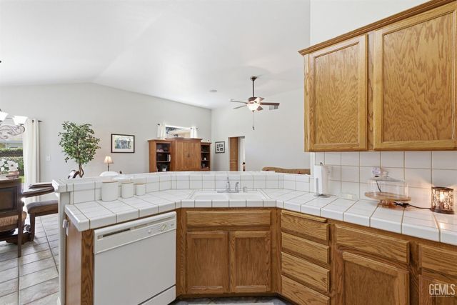 317 Calle Lechuga, Bakersfield, CA 93314