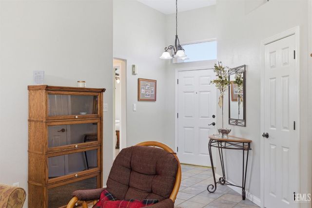 317 Calle Lechuga, Bakersfield, CA 93314