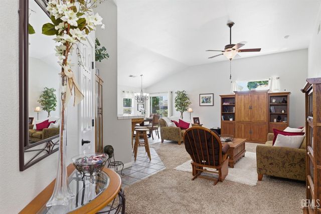 317 Calle Lechuga, Bakersfield, CA 93314