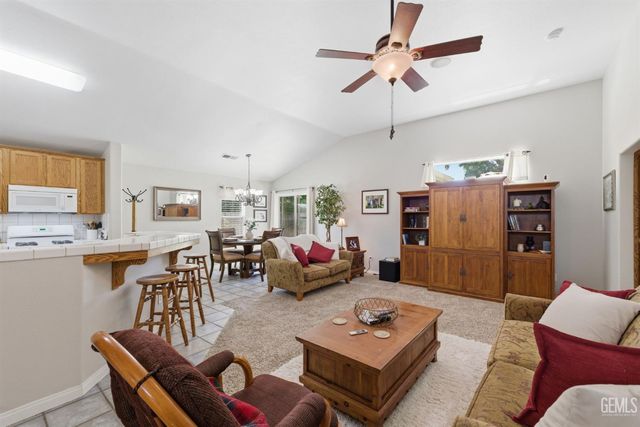 317 Calle Lechuga, Bakersfield, CA 93314