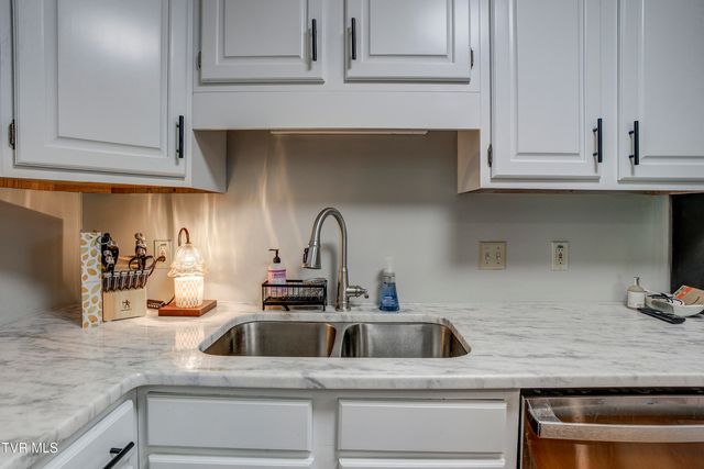 400 Sunset Drive Apt J45, Johnson City, TN 37604