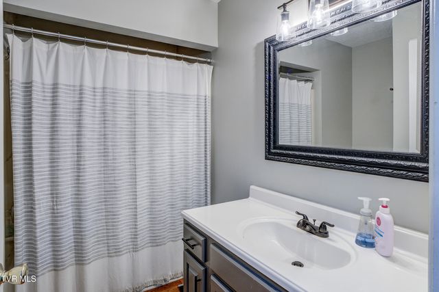400 Sunset Drive Apt J45, Johnson City, TN 37604