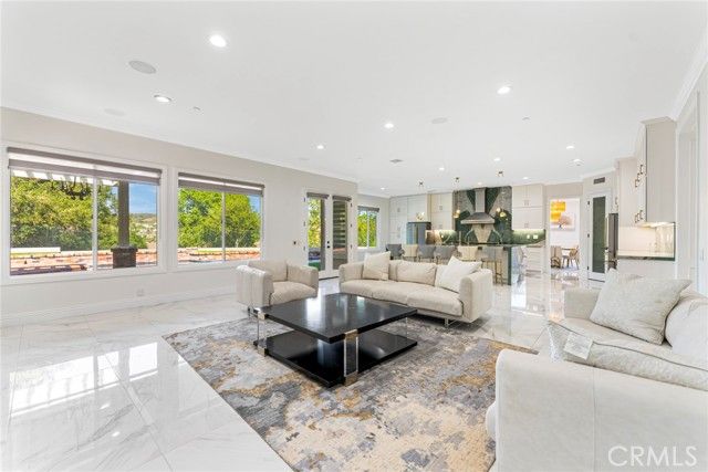 18 Bent Oak, Laguna Hills, CA 92679