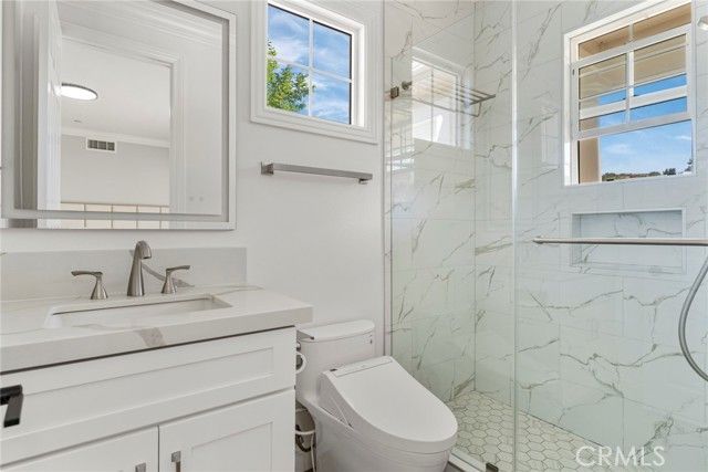 18 Bent Oak, Laguna Hills, CA 92679