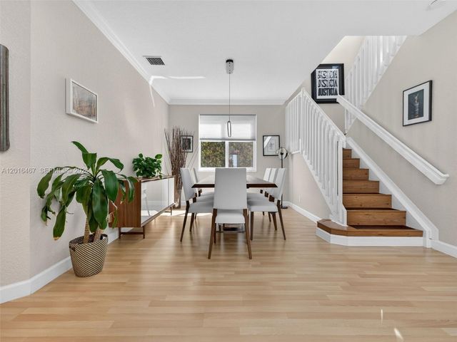 250 Conservation Dr, Weston, FL 33327