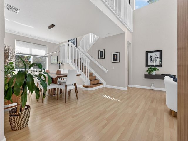 250 Conservation Dr, Weston, FL 33327