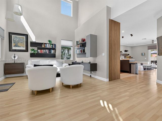 250 Conservation Dr, Weston, FL 33327