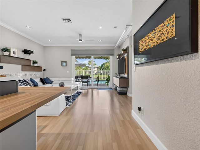 250 Conservation Dr, Weston, FL 33327