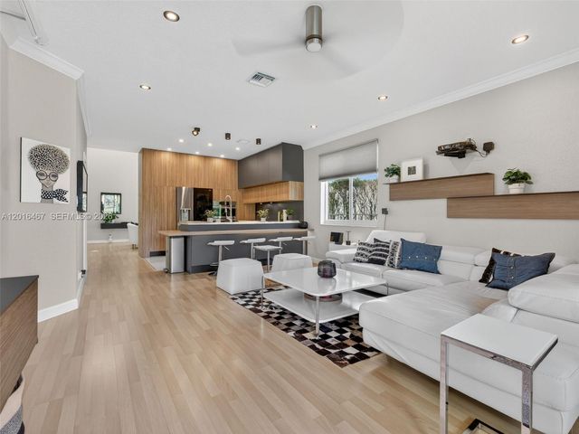 250 Conservation Dr, Weston, FL 33327