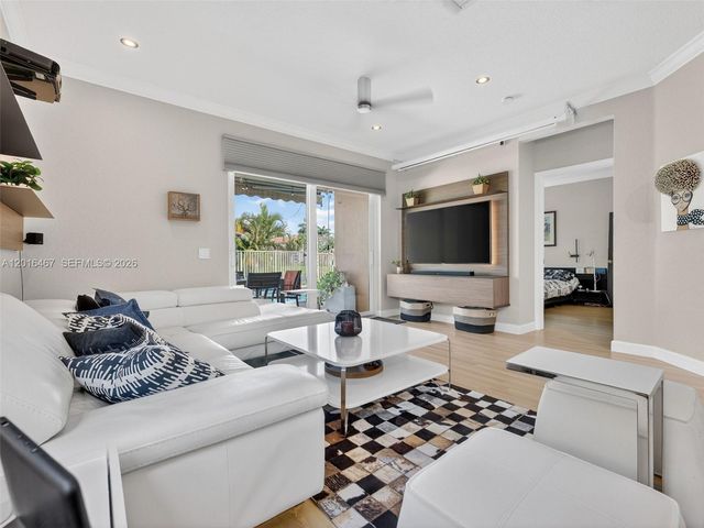250 Conservation Dr, Weston, FL 33327