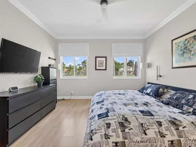 250 Conservation Dr, Weston, FL 33327