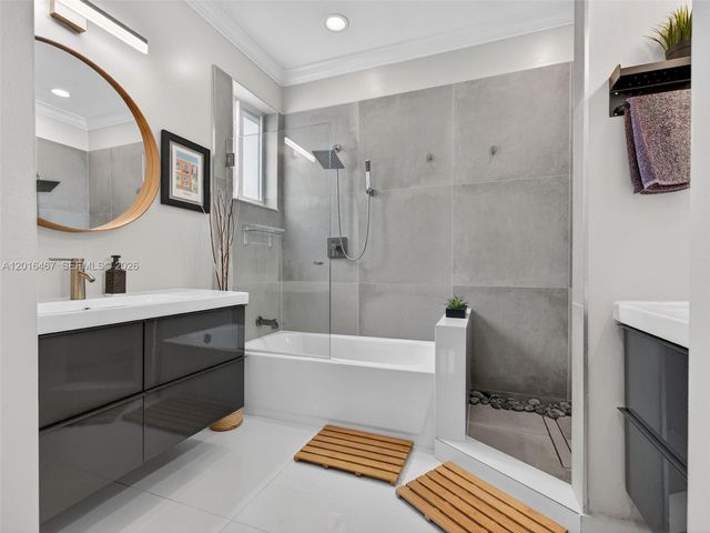 250 Conservation Dr, Weston, FL 33327