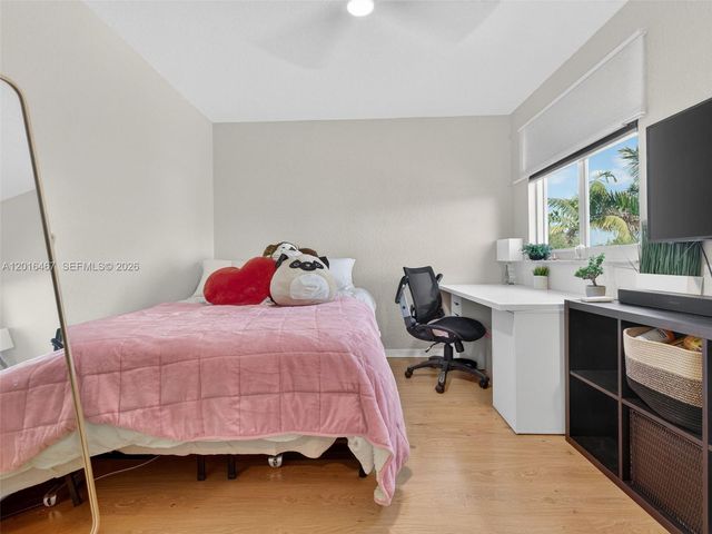250 Conservation Dr, Weston, FL 33327