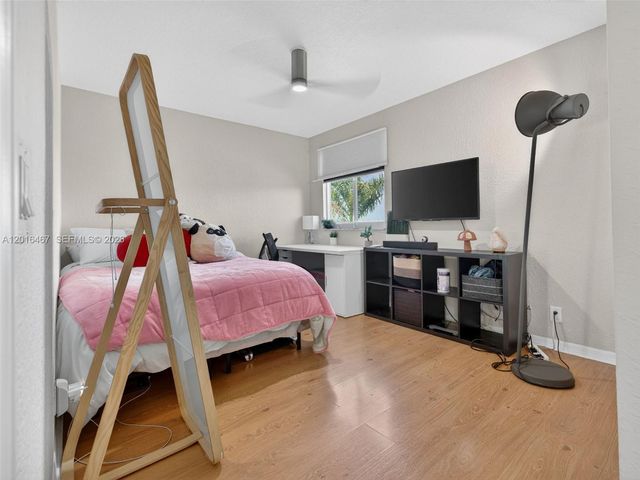 250 Conservation Dr, Weston, FL 33327