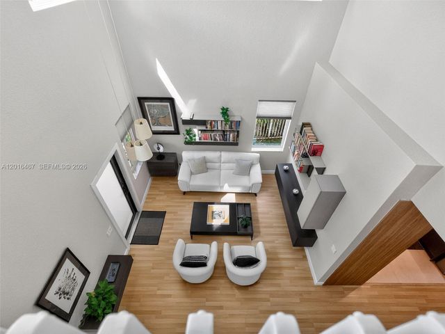 250 Conservation Dr, Weston, FL 33327